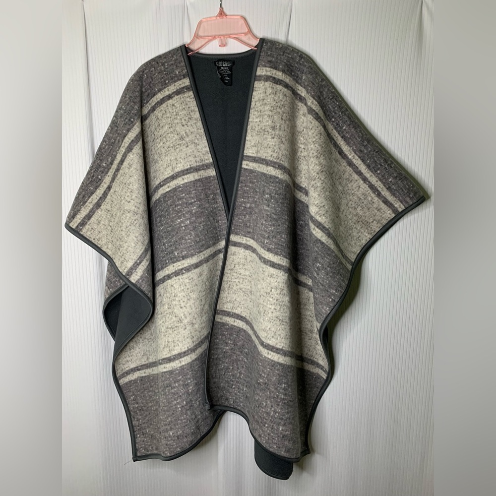 Nicole Miller Original Poncho Shrug Medium Weight Fleece Speckled Grey Color O/S